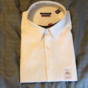 NWT Van Heusen Men’s Dress shirt - slim fit